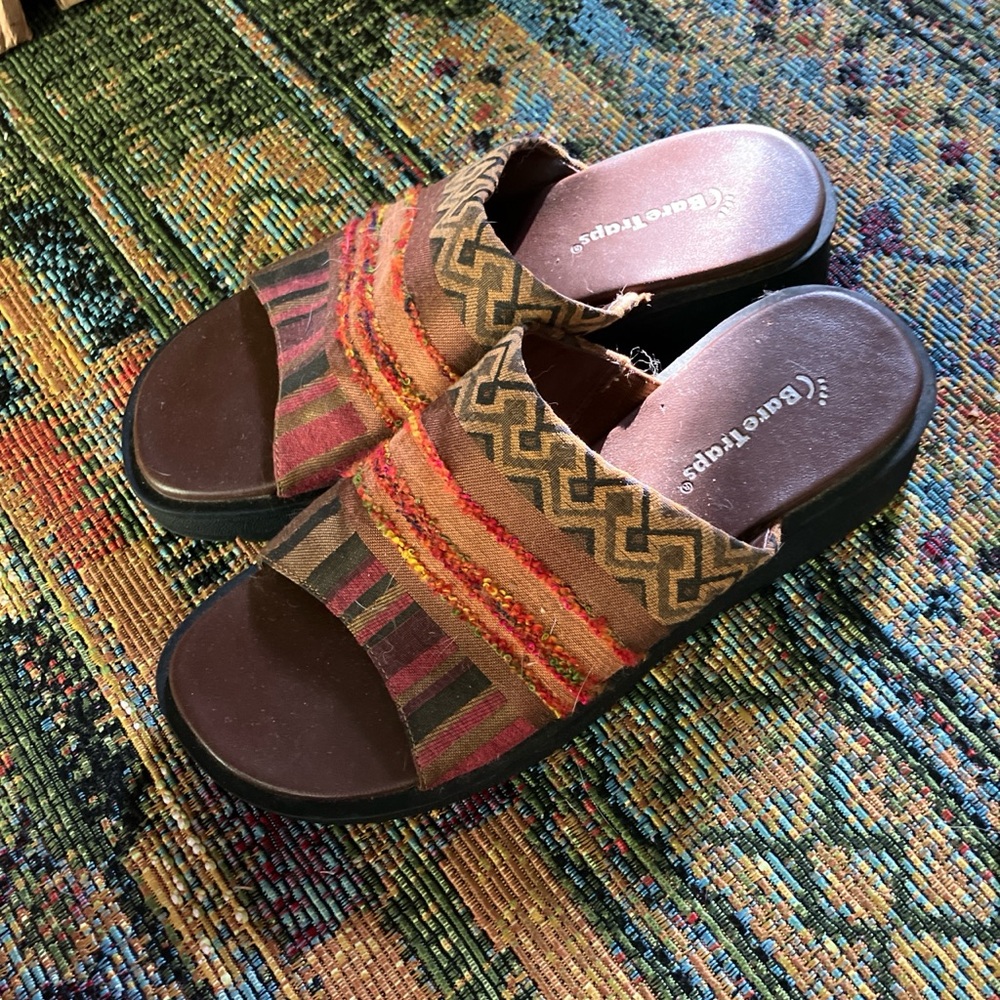 Baretraps embroidered sandals, W7